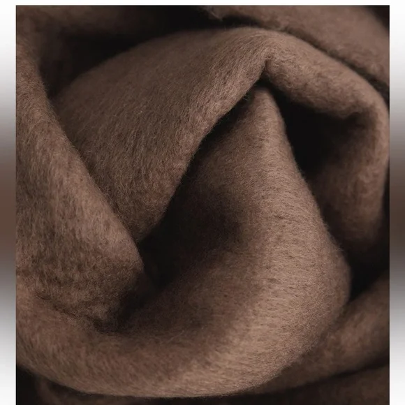 Gigi pip brown oversized fluffy blanket scarf - Picture 2 of 4